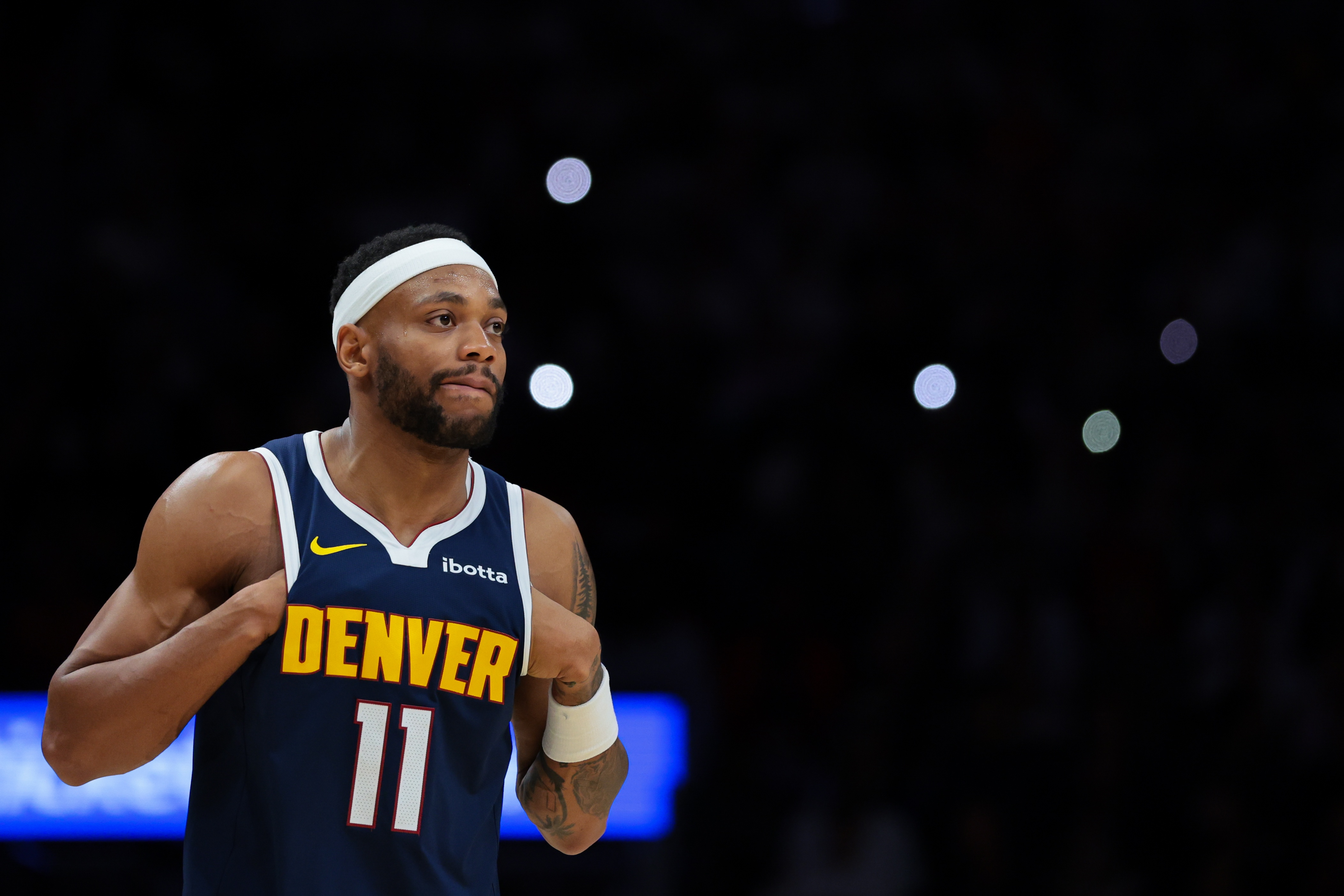 正负值-20最低！布鲁斯·布朗替补26分钟11中6拿到15分