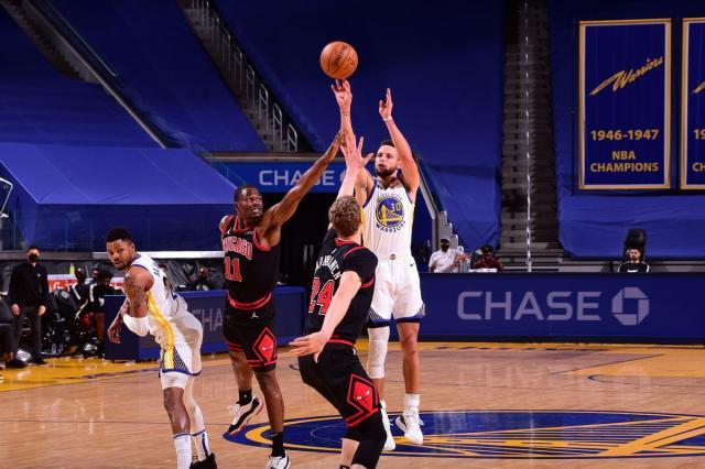 华体会官网导航-【现场】库里无惧疼痛带伤复出 重摔瞬间令人揪心